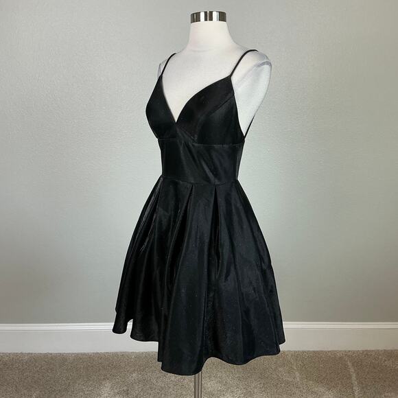 Black Mini Fit and Flare Cocktail Dress Size 6 Sleeveless V-Neck by AQUA - Picture 4 of 12